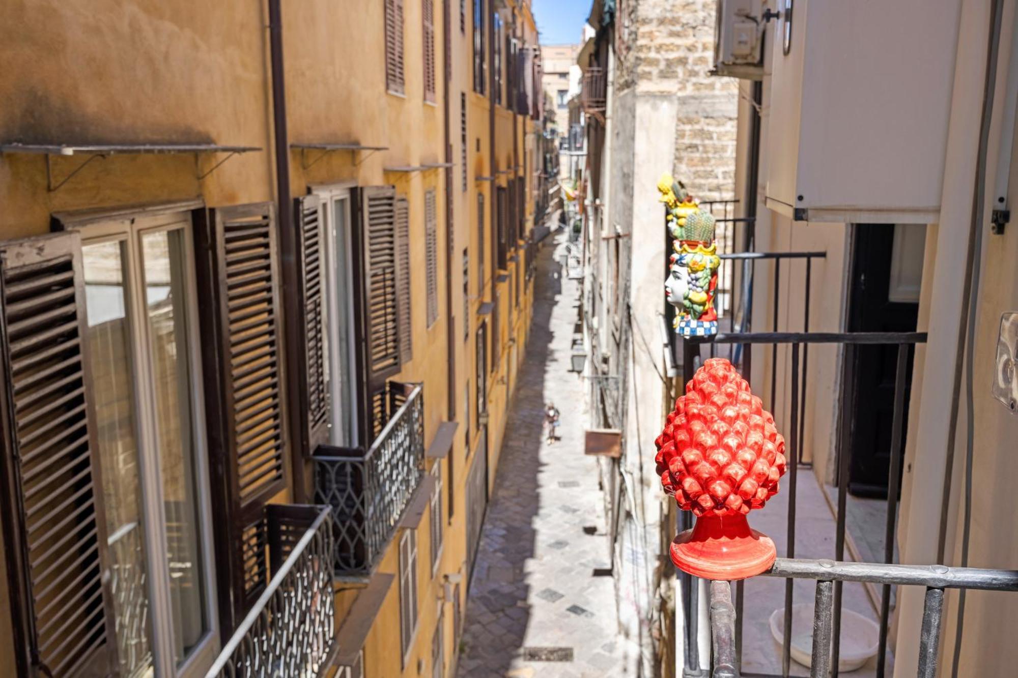 Agata E Rosalia 2 Bedroom Flat At The Quattro Canti Palermo Exteriör bild